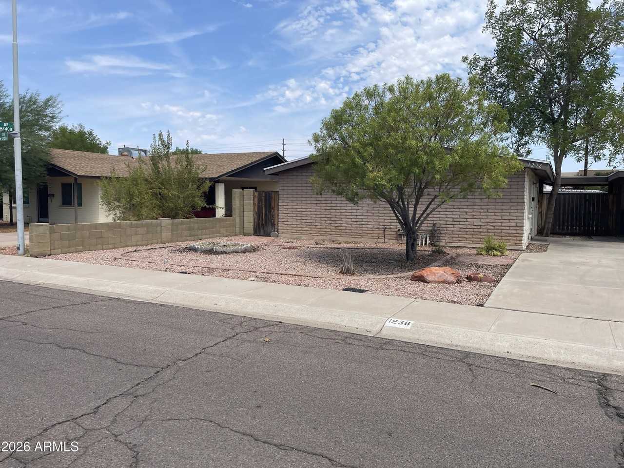 1238 W Malibu Dr - Photo 3 of 24