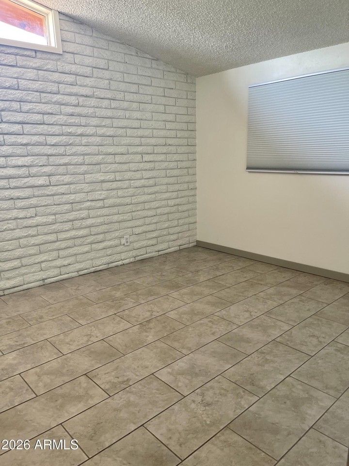 1238 W Malibu Dr - Photo 7 of 24