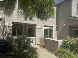 featured image of 3162 Golden Crest Cmn #3