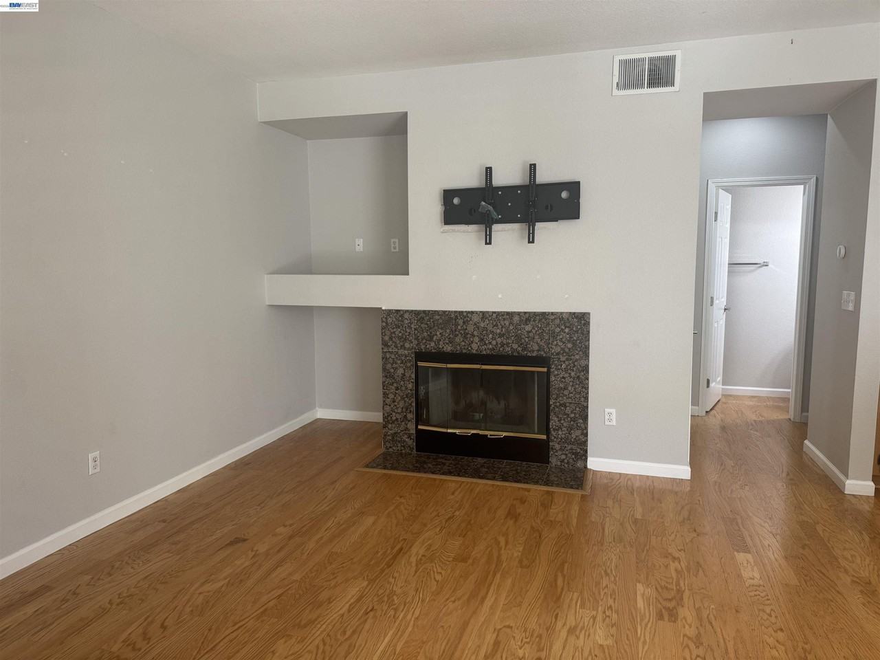 3162 Golden Crest Cmn #3 - Photo 2 of 29
