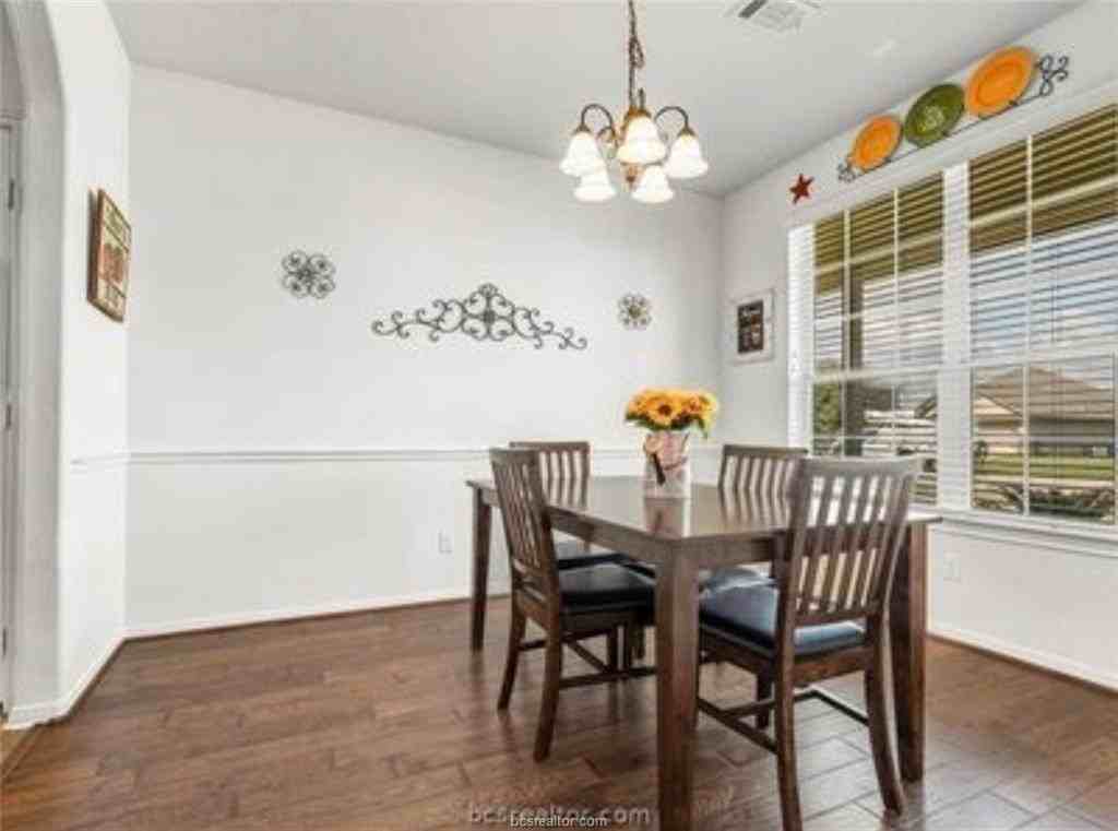 215 Boulder Dr - Photo 5 of 19