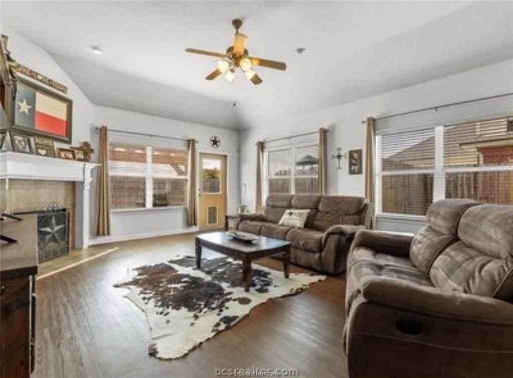 215 Boulder Dr - Photo 6 of 19