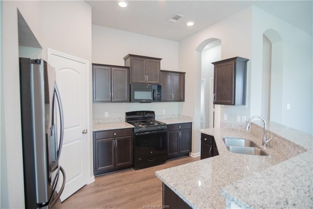 2040 Sorrento Ct - Photo 3 of 18