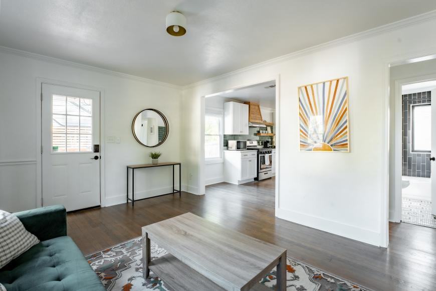 484 Glenwood Pl Se - Photo 4 of 10