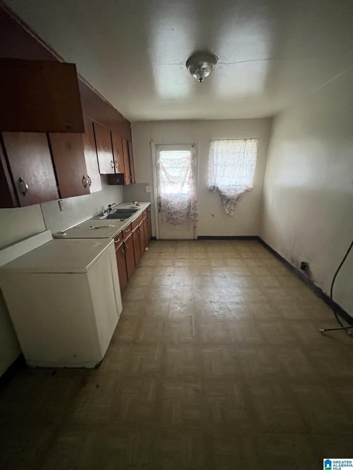 1624 Pearson Ave Sw #B - Photo 2 of 4