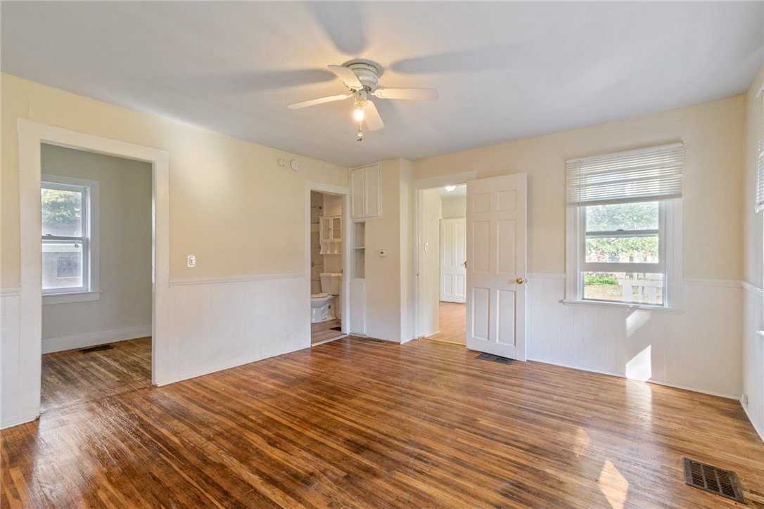 250 Sanford St - Photo 3 of 16