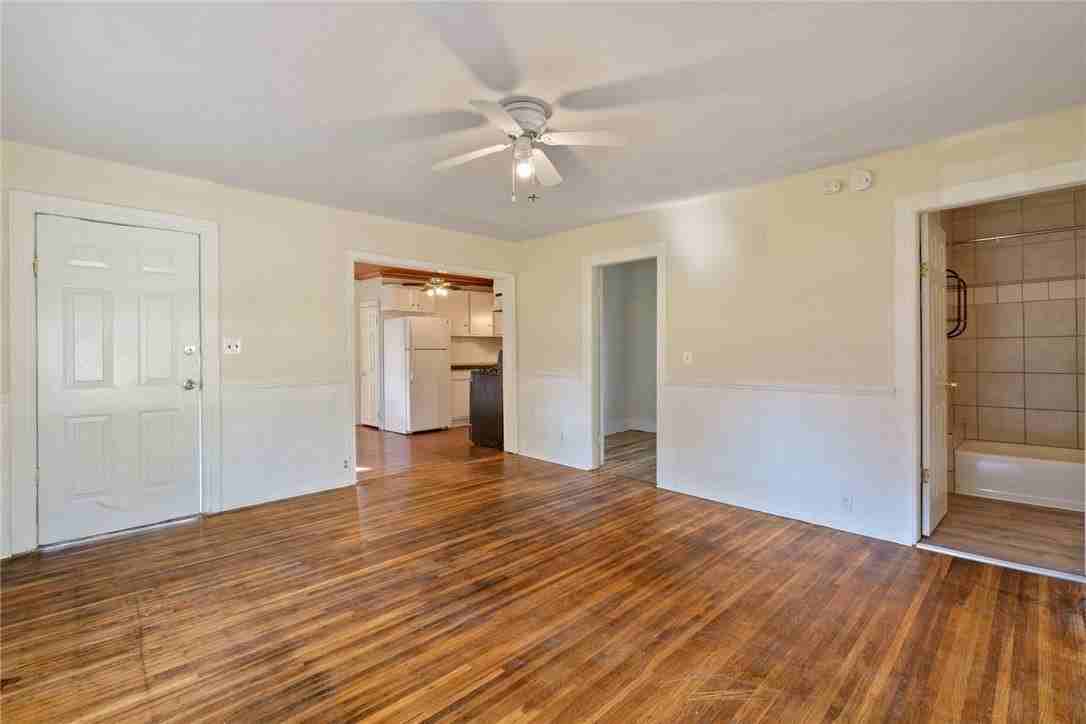 250 Sanford St - Photo 4 of 16