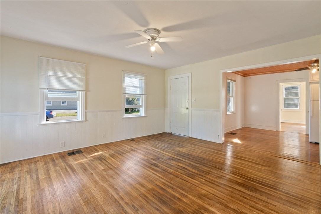 250 Sanford St - Photo 5 of 16