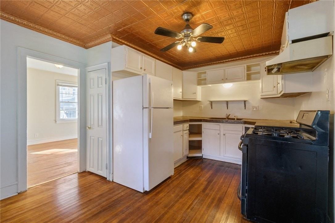 250 Sanford St - Photo 7 of 16
