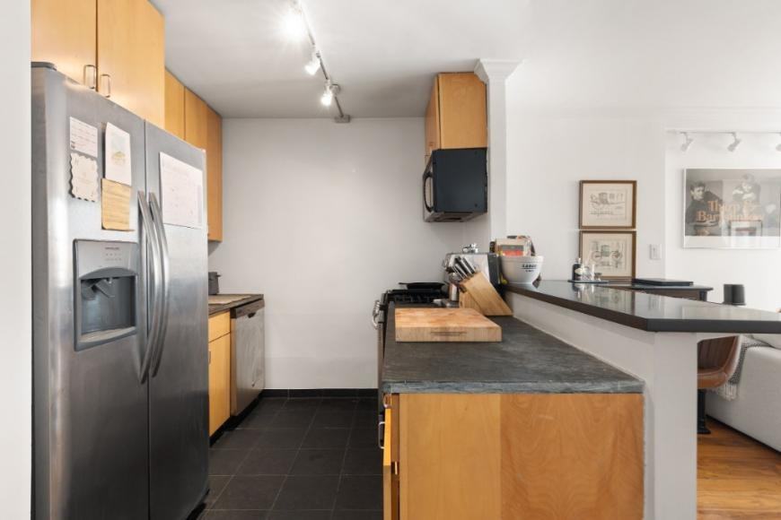 222 W 14th St - Photo 5 of 10