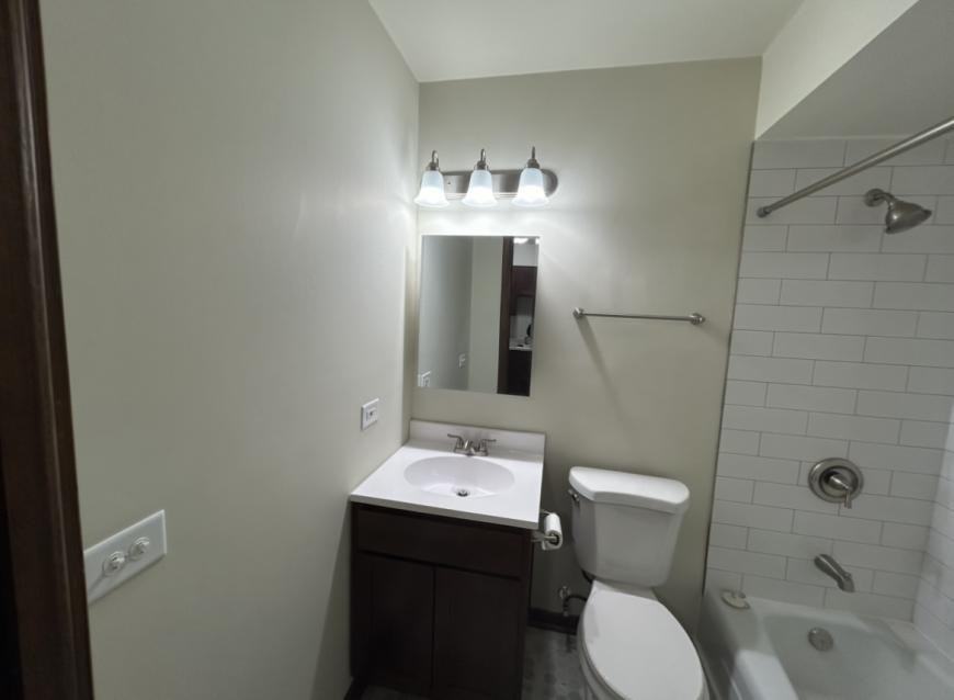 872 N Milwaukee Ave - Photo 6 of 7