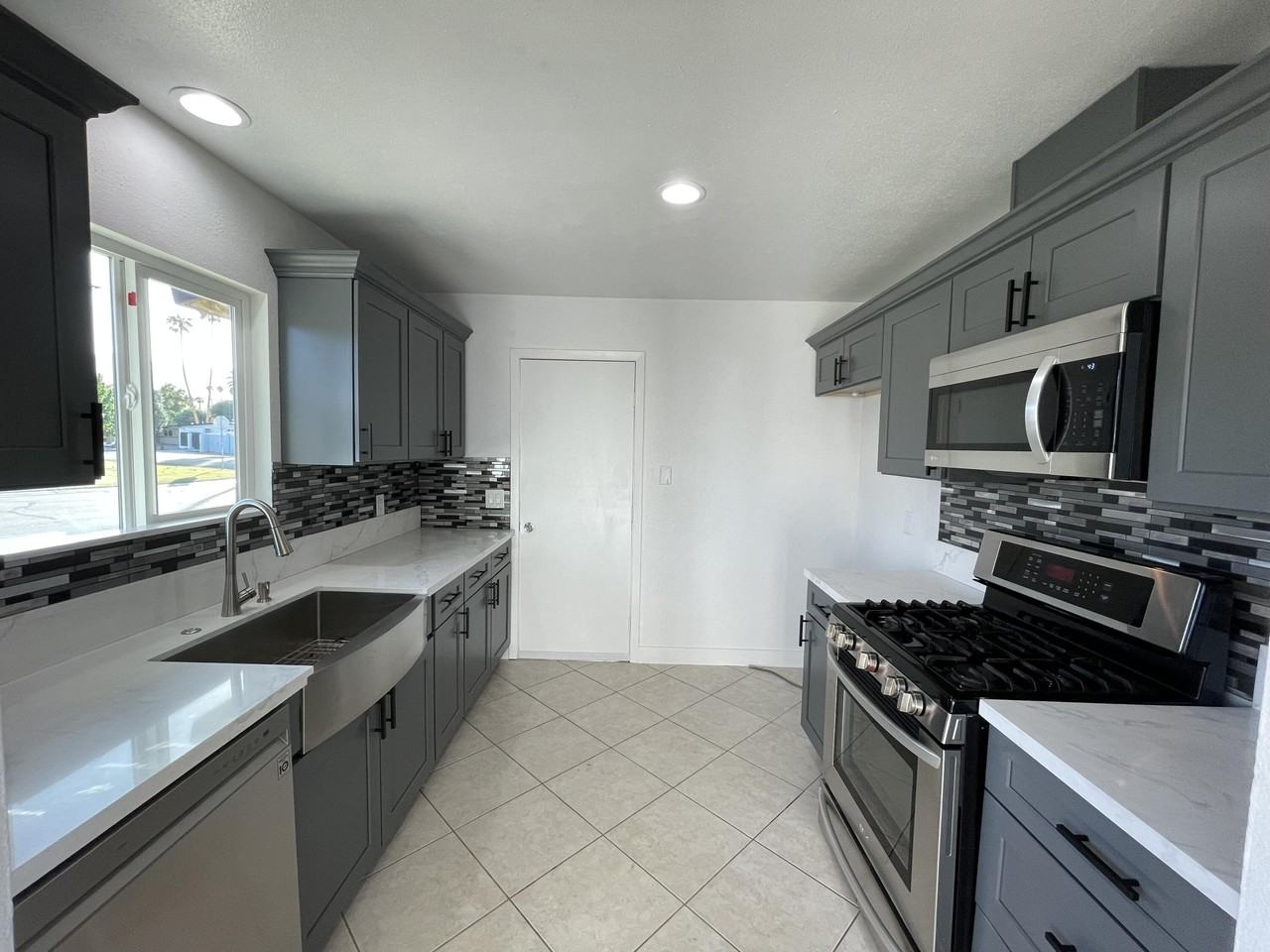 74110 Erin St - Photo 3 of 10