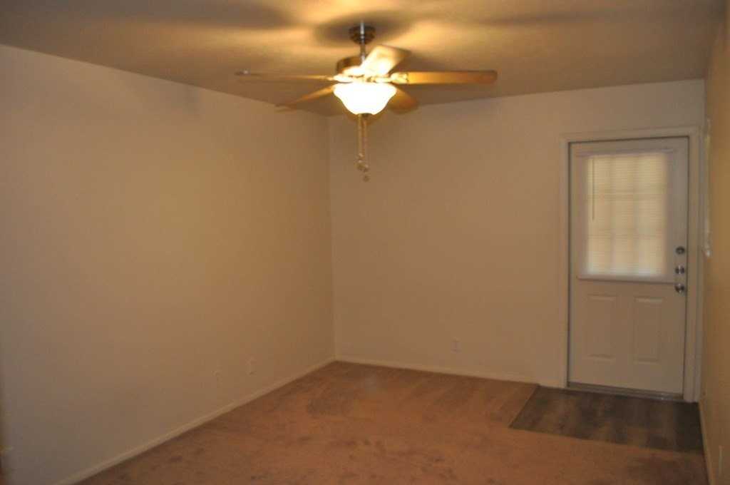105 W Trailmoor Dr #3 - Photo 4 of 4