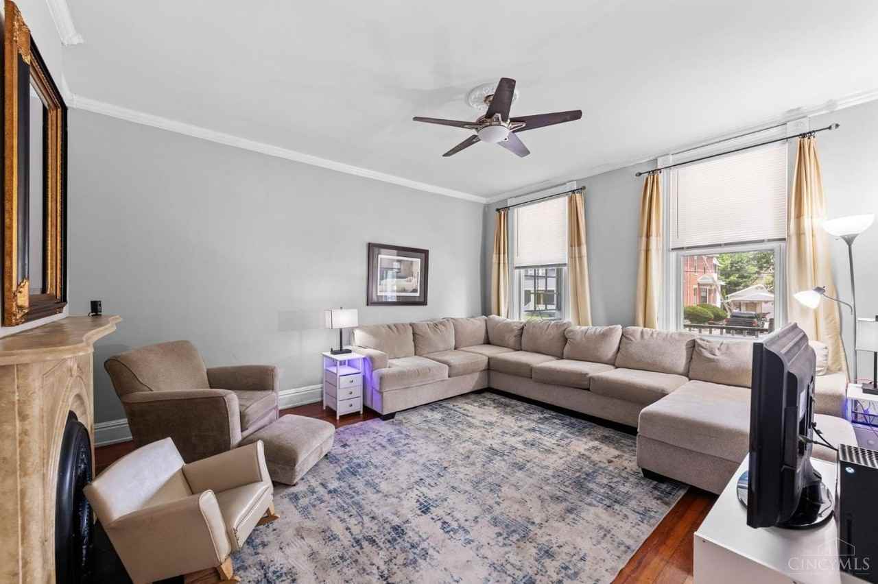 3847 Burwood Ave - Photo 5 of 30