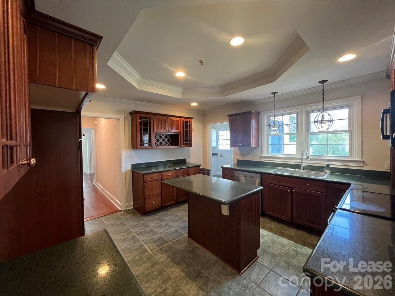 1120 Hensley Rd W - Photo 2 of 18