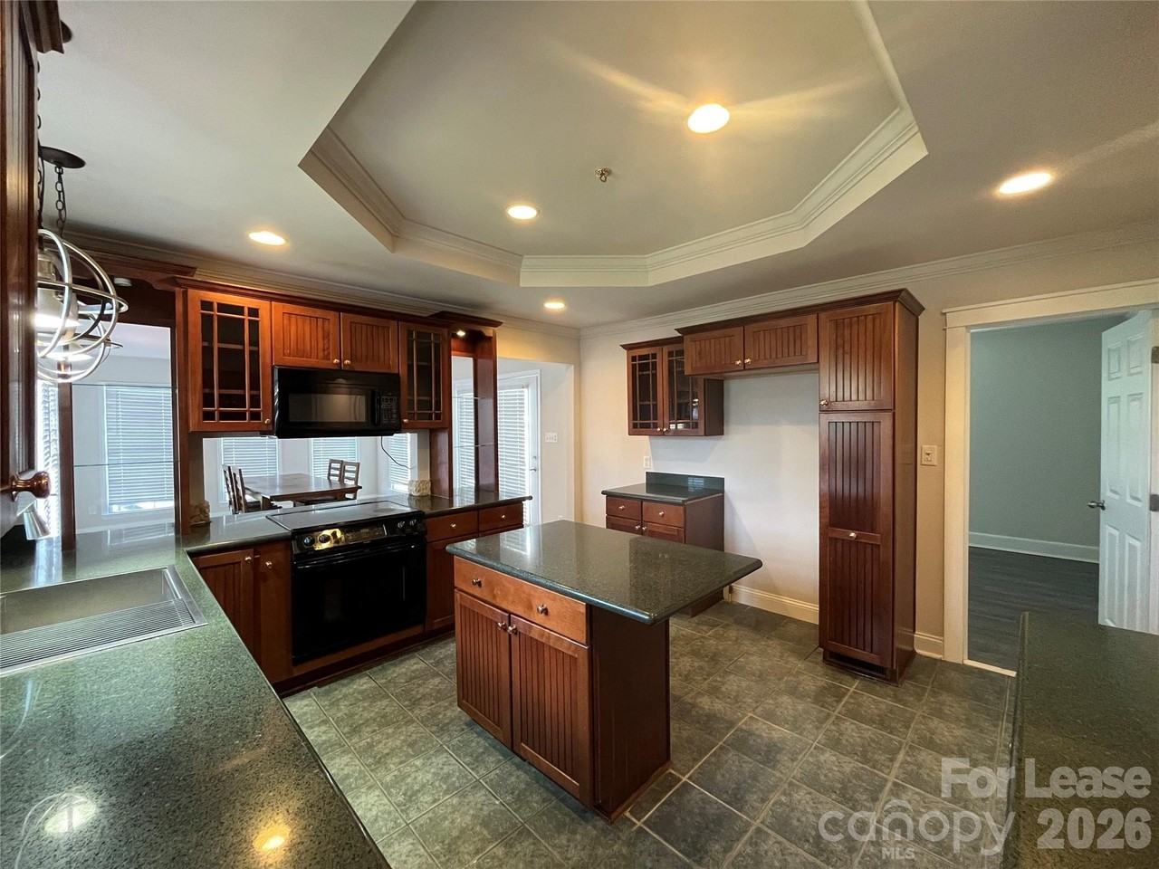 1120 Hensley Rd W - Photo 4 of 18