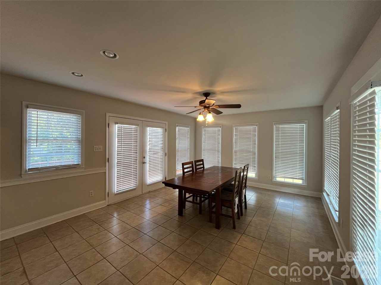 1120 Hensley Rd W - Photo 5 of 18