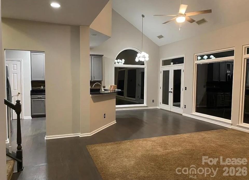 519 Delburg St - Photo 5 of 25