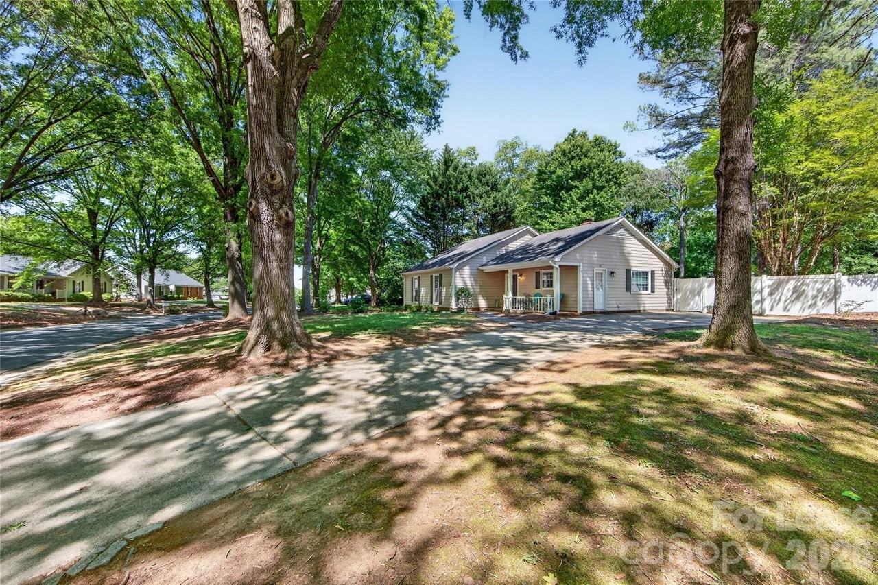 9131 Glisson Ct - Photo 2 of 31