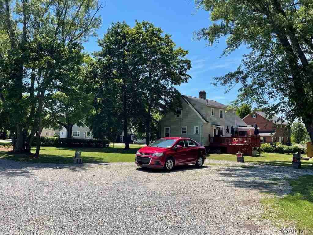 438 Belmont St - Photo 3 of 15