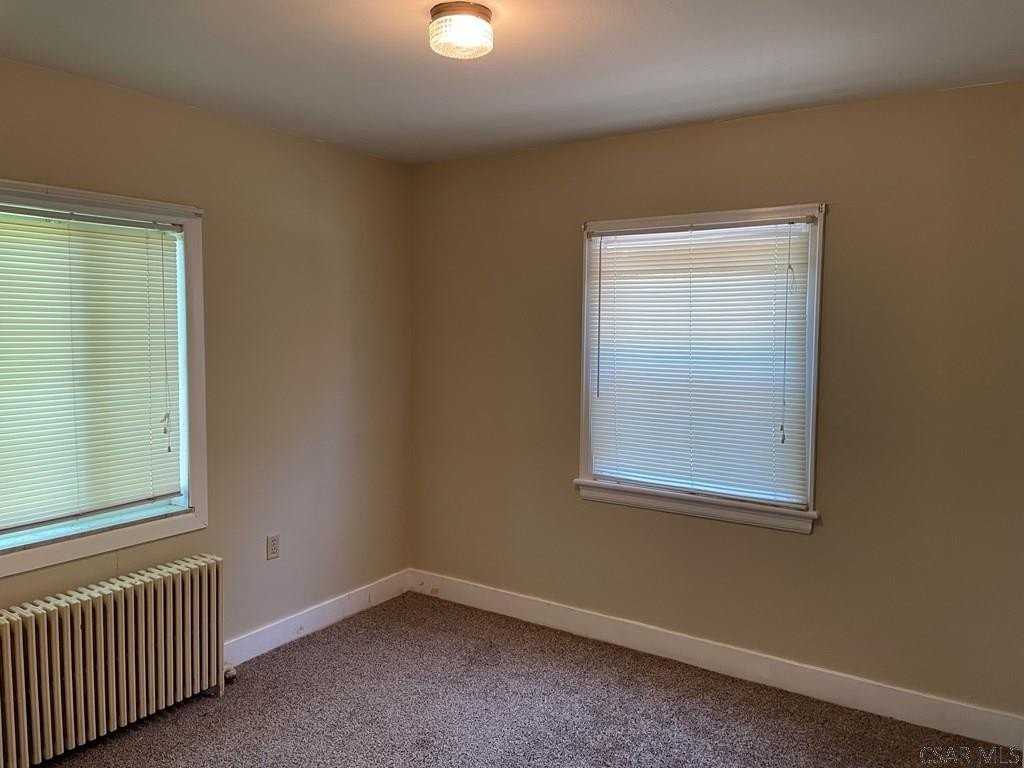 438 Belmont St - Photo 5 of 15