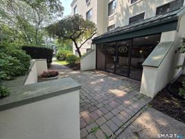 featured image of 1525 E Putnam Ave #201