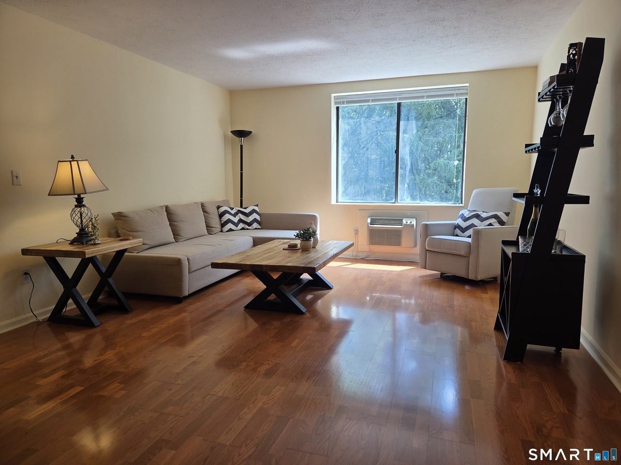 1525 E Putnam Ave #201 - Photo 2 of 15