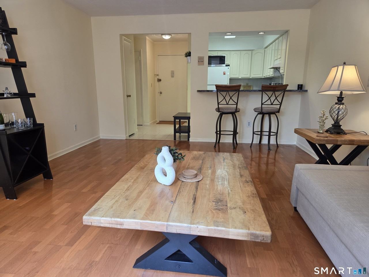 1525 E Putnam Ave #201 - Photo 3 of 15
