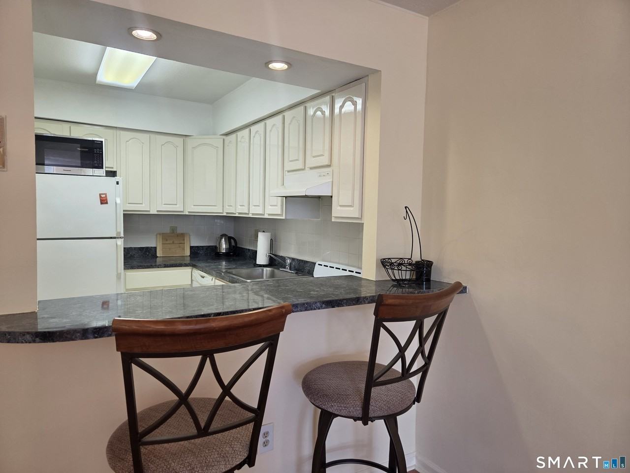 1525 E Putnam Ave #201 - Photo 6 of 15