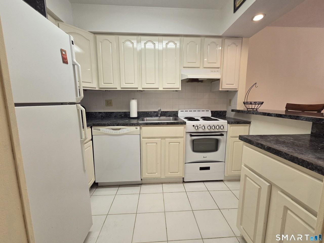 1525 E Putnam Ave #201 - Photo 7 of 15