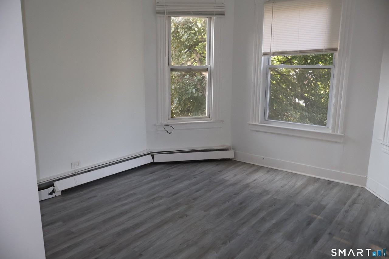3739 Elliott St #2R - Photo 4 of 7