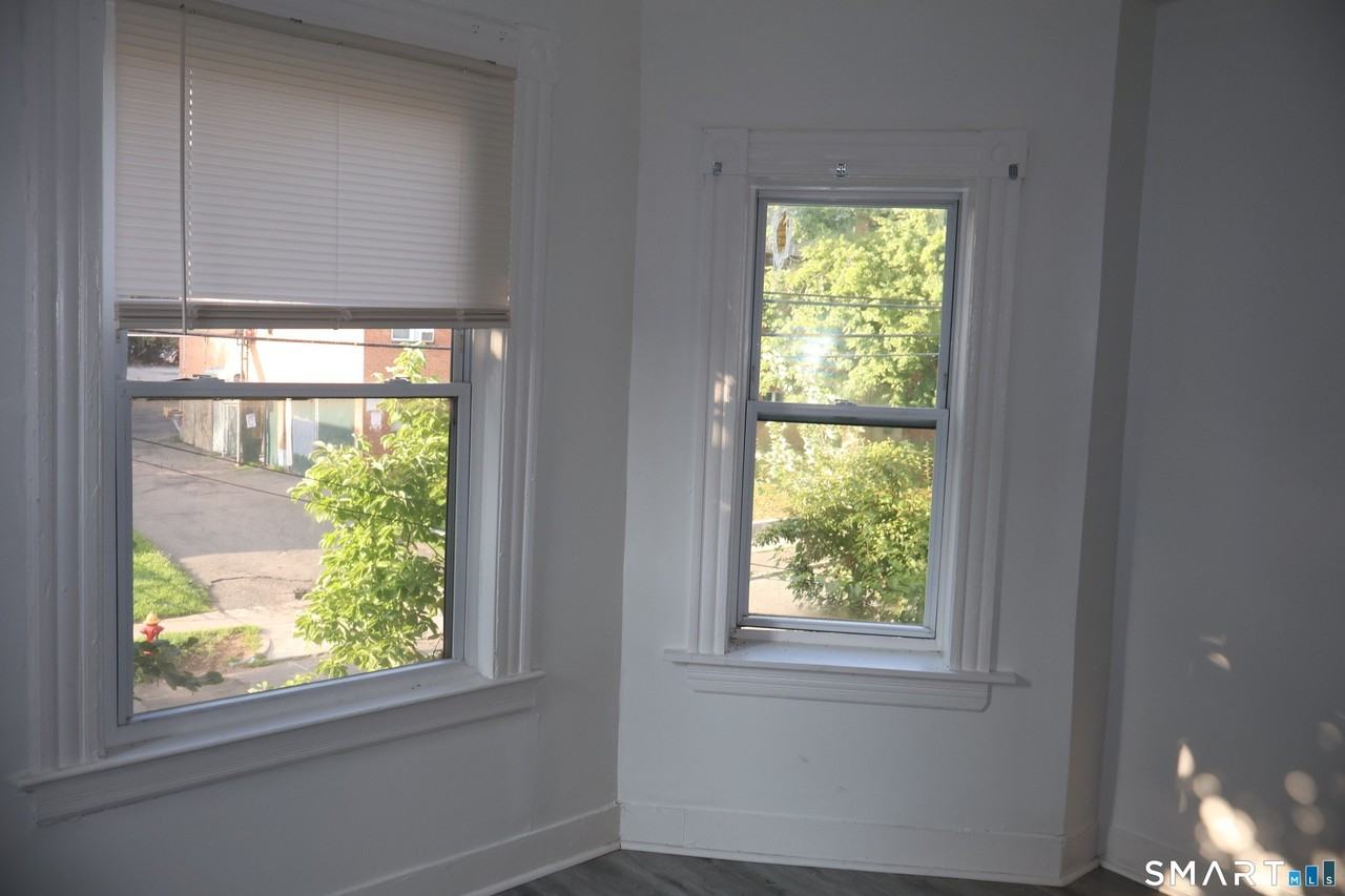 3739 Elliott St #2R - Photo 5 of 7