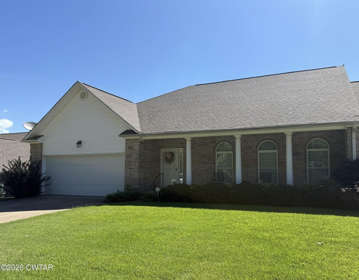 1744 Fairway Dr - Photo 2 of 30