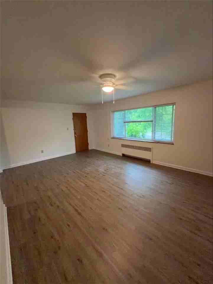 5039 Far Hills Ave - Photo 4 of 9