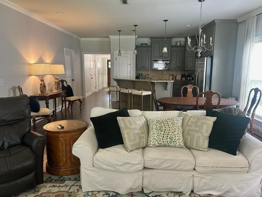 306 Redbud Cir - Photo 3 of 11