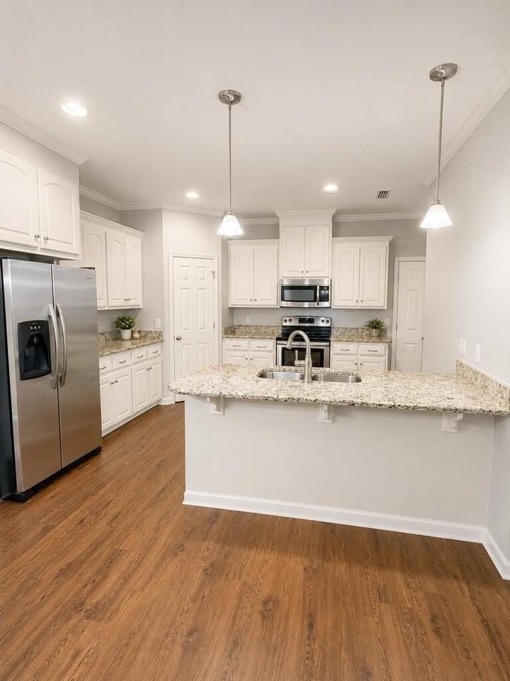 105 Belhaven Dr - Photo 2 of 10