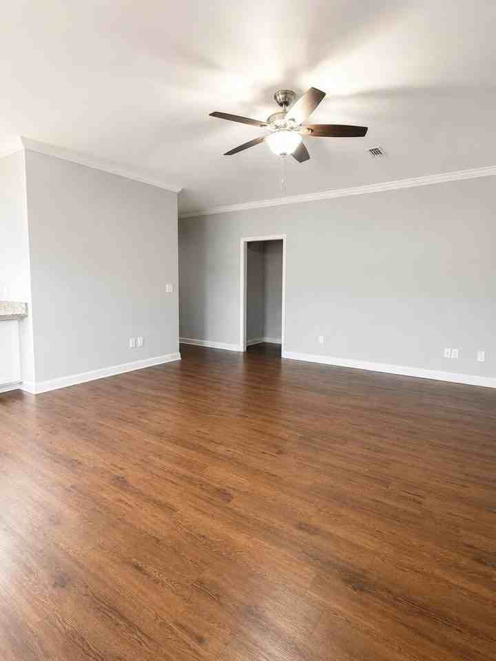 105 Belhaven Dr - Photo 3 of 10
