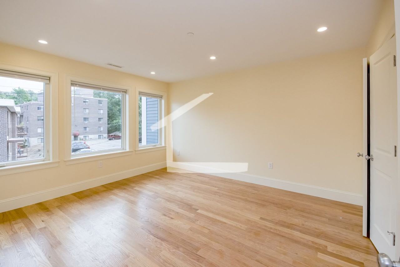 120 Tremont St - Photo 6 of 9