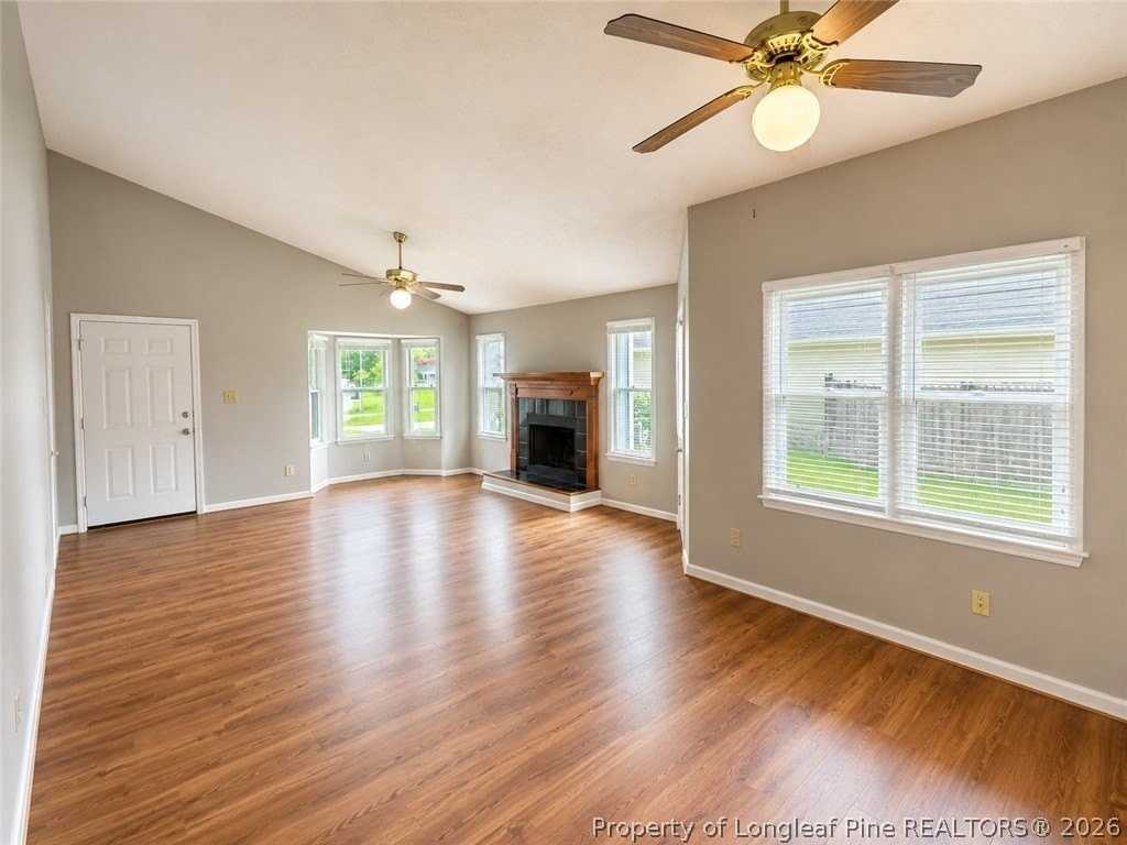 633 Winthrop Ct - Photo 2 of 15