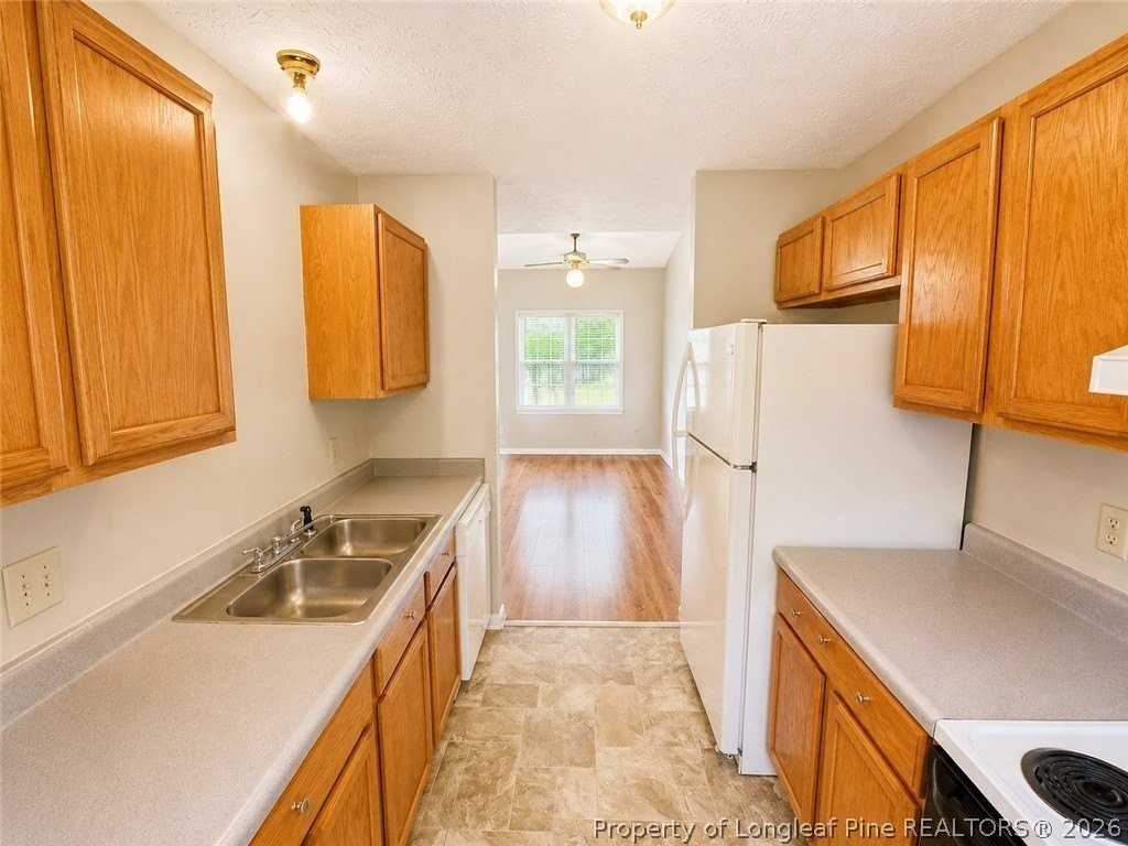 633 Winthrop Ct - Photo 5 of 15