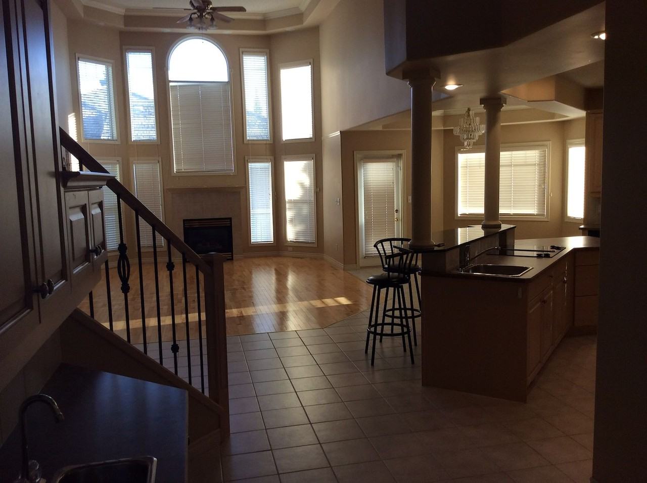 25 Kingsbury Cres - Photo 3 of 15