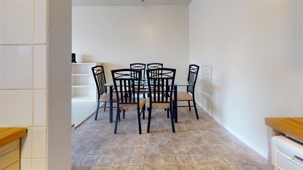 405 - 405 Columbia Boulevard West - Photo 2 of 14