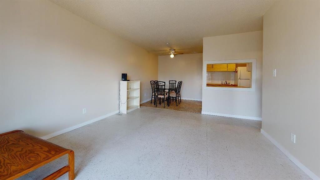 405 - 405 Columbia Boulevard West - Photo 5 of 14