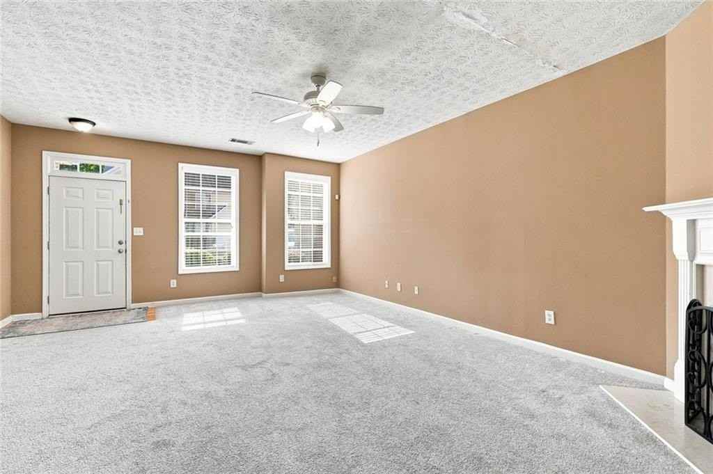 3063 Kentmere Dr - Photo 4 of 25