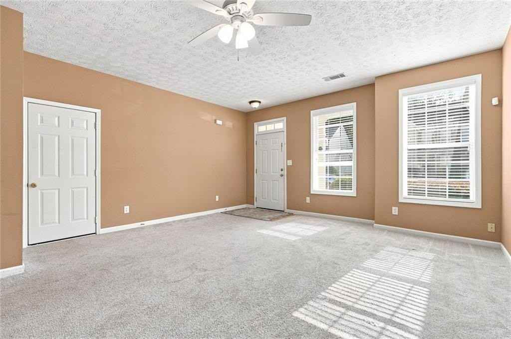 3063 Kentmere Dr - Photo 5 of 25
