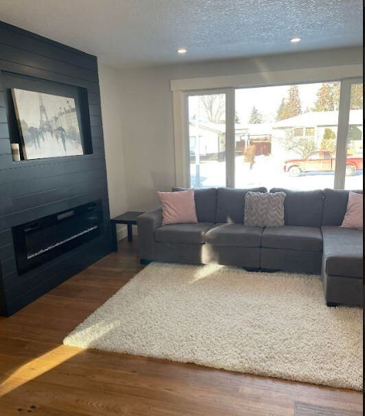 11715 39 Ave Nw - Photo 4 of 10