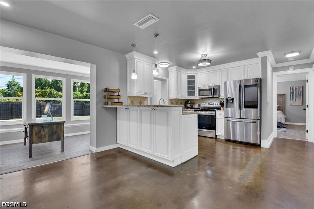 2413 Dover Ave - Photo 4 of 22