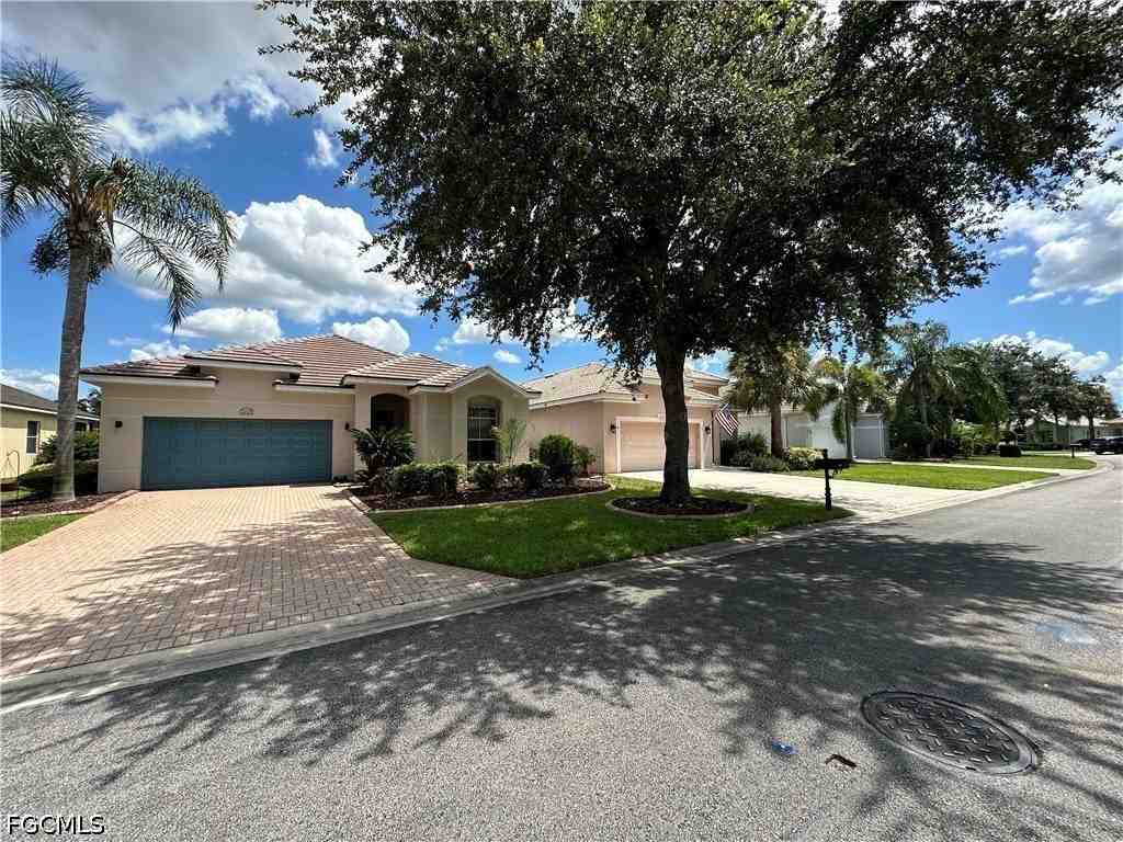 2323 Bainmar Dr - Photo 3 of 20
