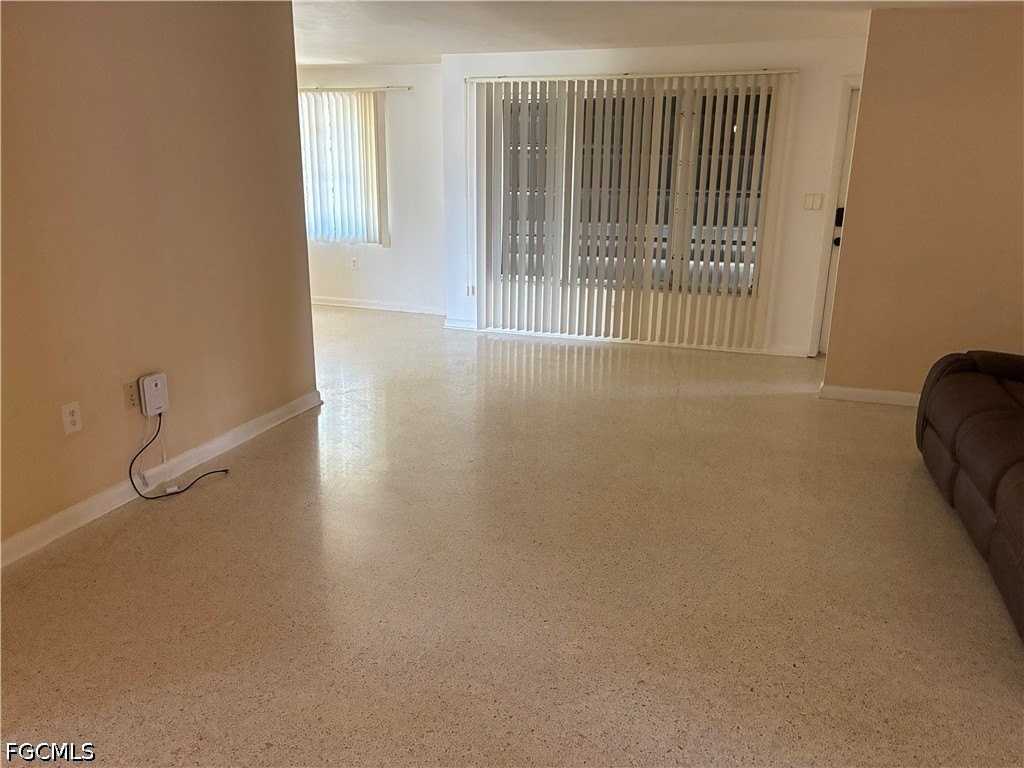 3709 Se 17th Pl - Photo 5 of 16