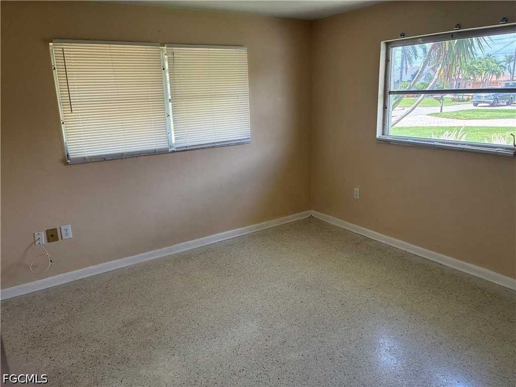 3709 Se 17th Pl - Photo 7 of 16